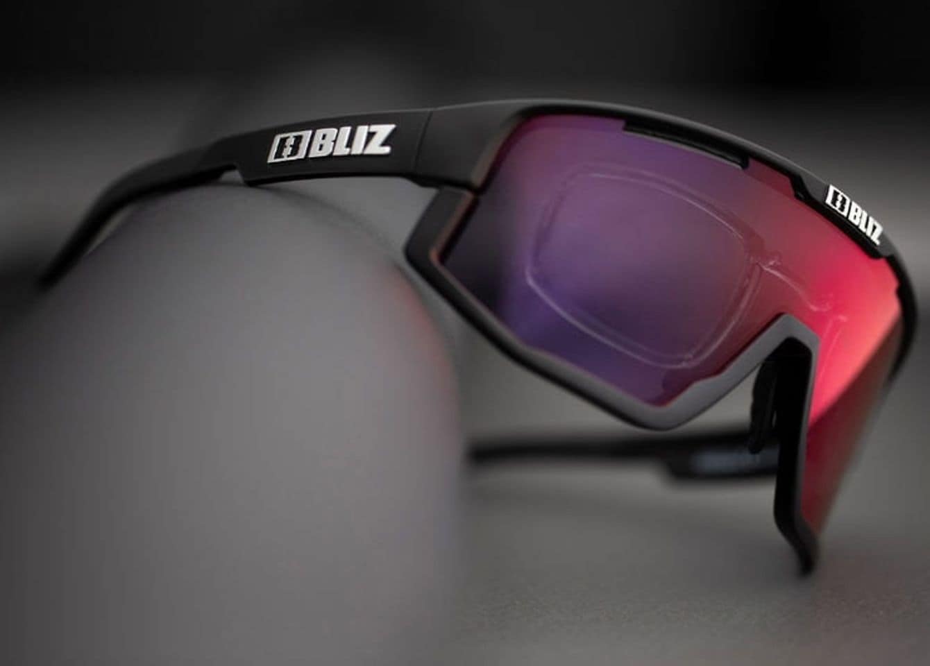 TECHNOLOGIE-La technologie Bliz Lens offre des verres de précision qui répondent aux normes optiques les plus rigoureuses.