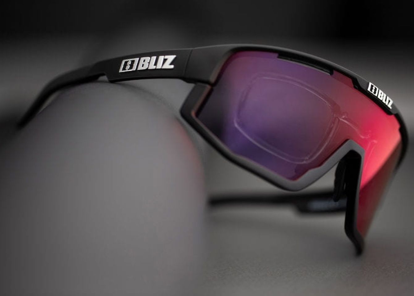 TECHNOLOGY-Bliz Lens Technology provides precision lens sets of the highest optical standards.