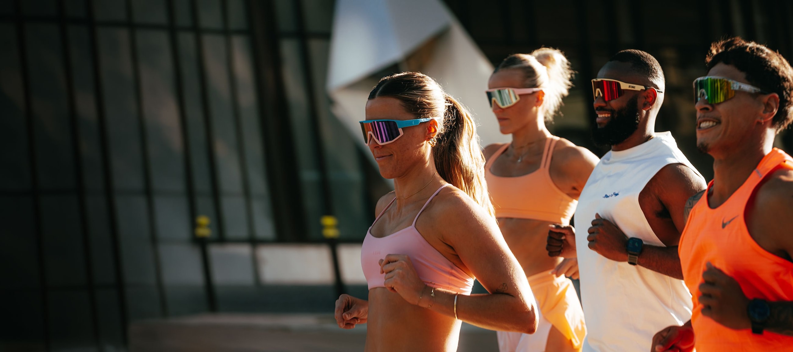 Stelle deine Brille zusammen und spare 40 %-MIX & MATCH-Kombiniere Farben, Gläser und Details, um einen Performance-Look zu kreieren, den niemand sonst hat.